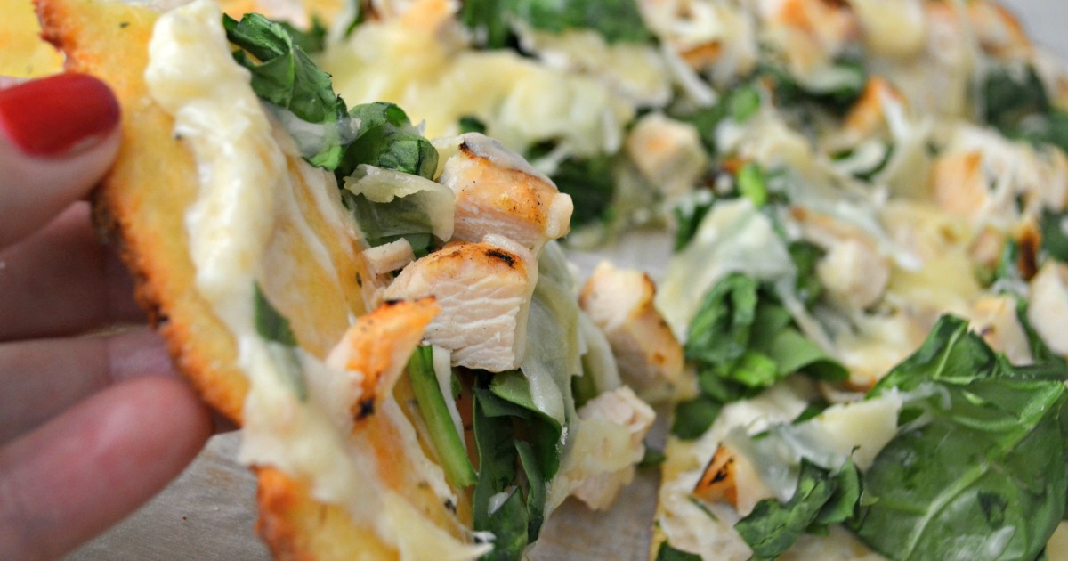This White Spinach & Chicken Pizza Redipe Tastes Too Good to be Keto