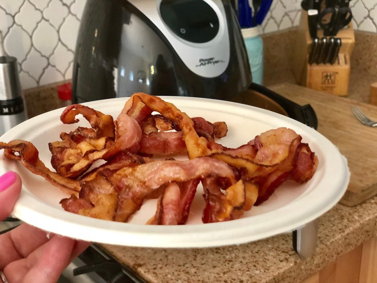 plate of bacon from air fryer 