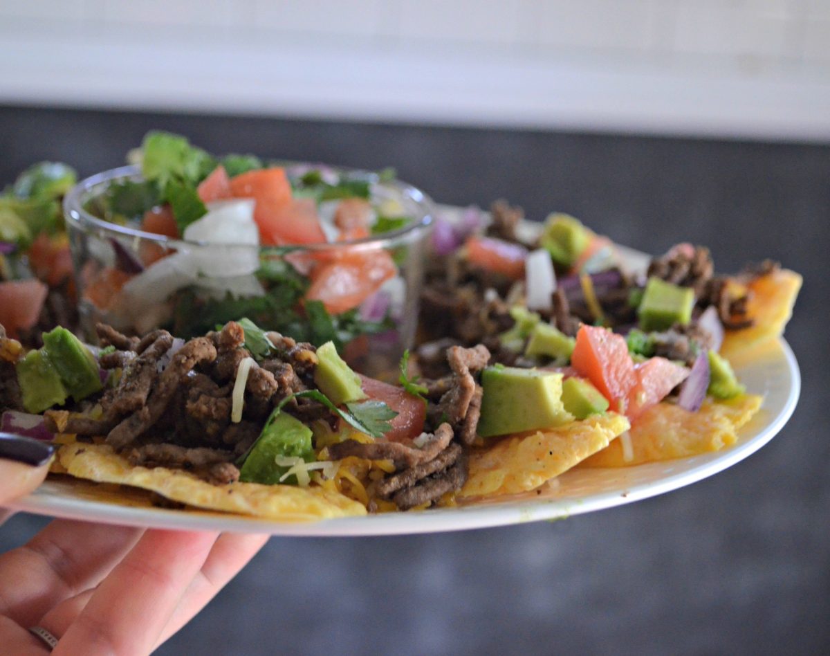 keto microwave nachos on a plate