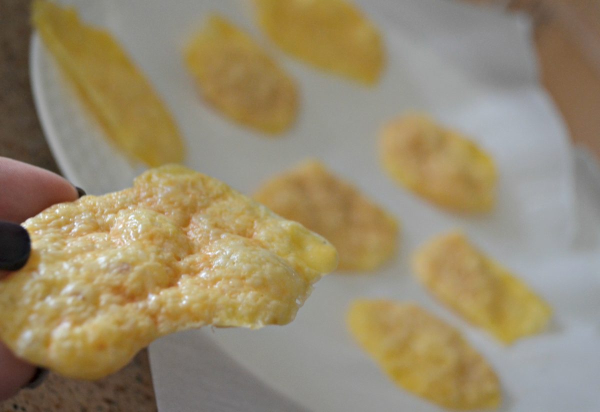 keto microwave nachos – These microwave nacho chips turn out crispy.