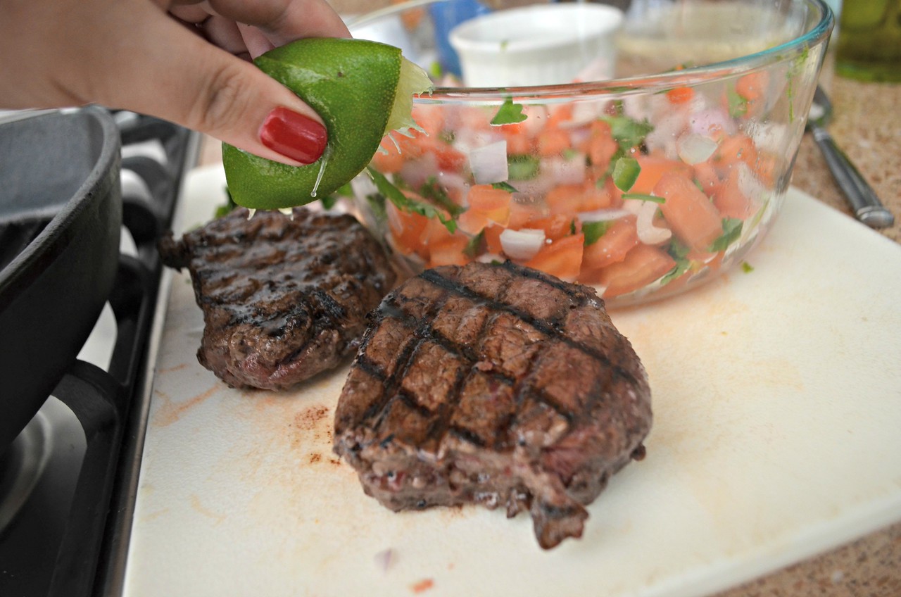 Low-carb Home Chef meal kit options include beef, lime, and salsa fresca.