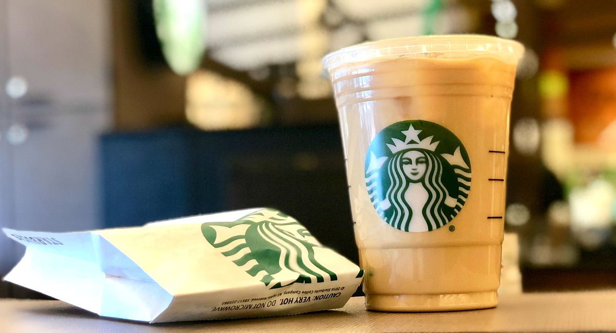 Starbuck iced blonde vanilla latte