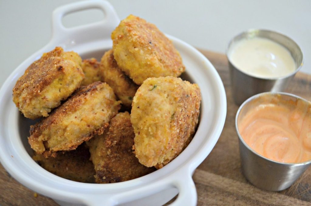 keto chicken nuggets with sauces 
