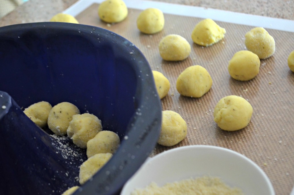 putting keto pizza rolls in bundt pan 