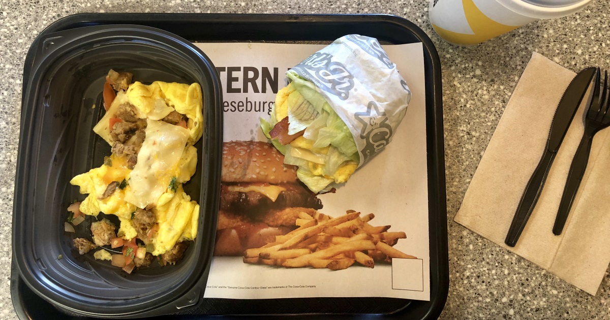 carls Jr hardees keto ghid de luat masa. Acesta este Carl Jr steak burrito și monster biscuit