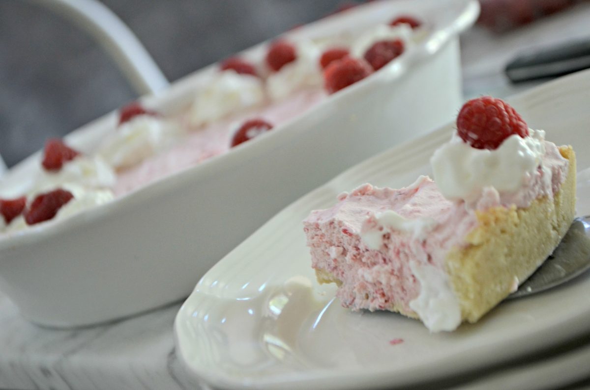 keto raspberry cream pie – Closeup of the pie served on a plate