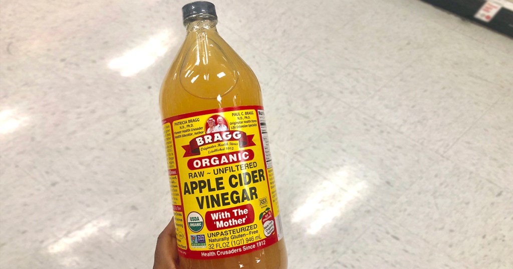 bragg apple cider vinegar in hand