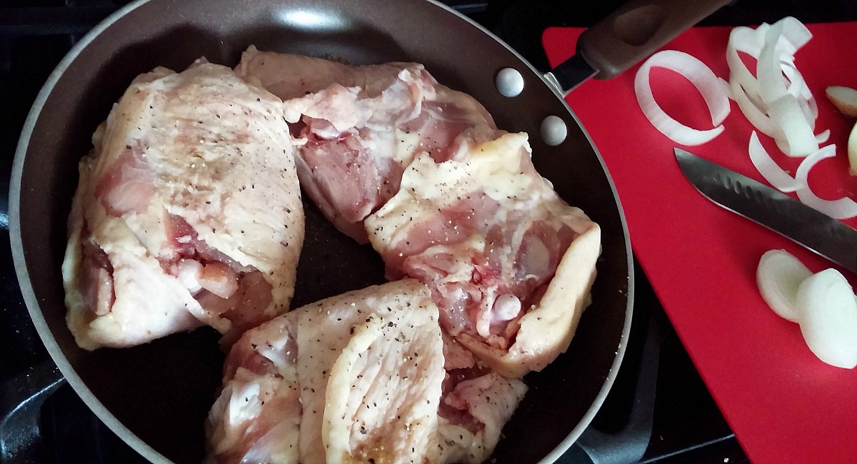 best keto shopping tips for finding meat – chicken thighs in pan on stove