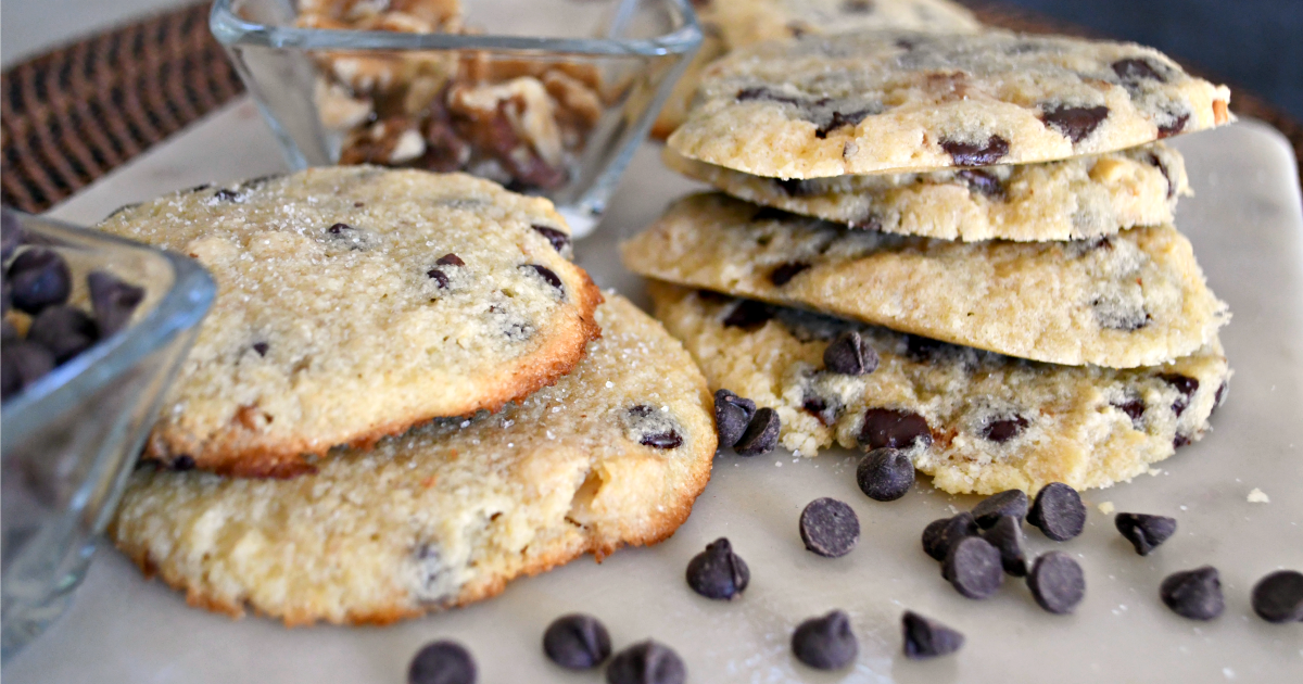 keto chocolate chip cookies