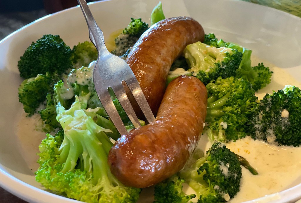 olive garden sausage alfredo on a plate