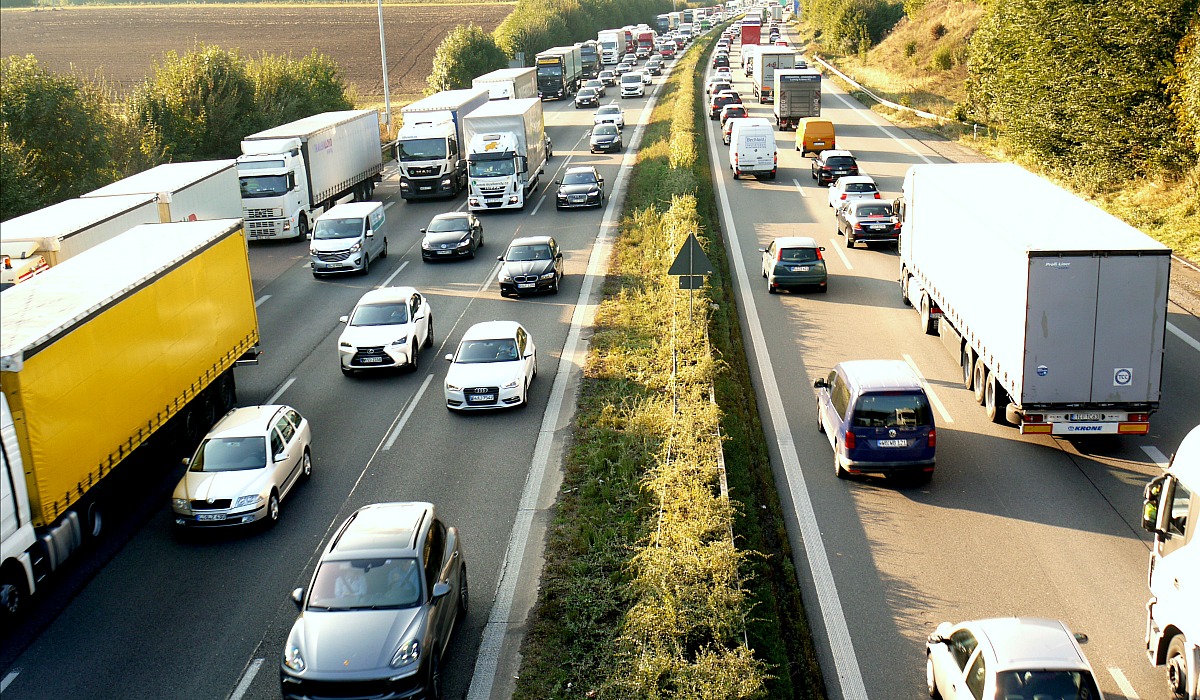 keto and cholesterol facts — traffic jam image for cholesterol analogy