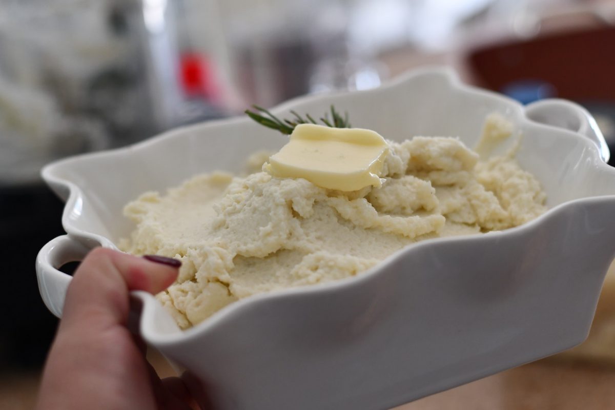 Easy Keto Cauliflower Mashed Potatoes in a serving bowl