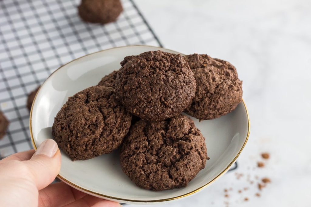 cloud cookies on a plate