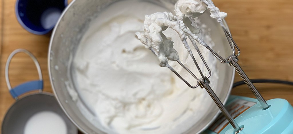 making keto whipped cream 