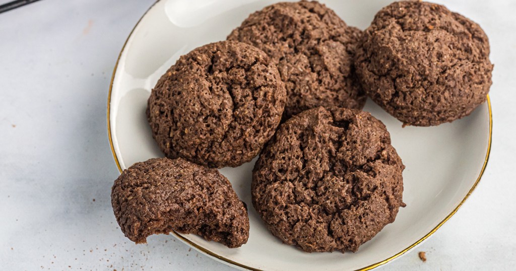plate of keto brownie cookies