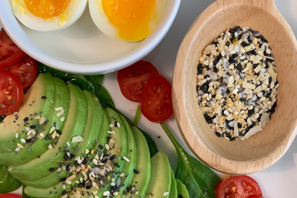 trader joes everything but the bagel seasoning copycat on avocado slices