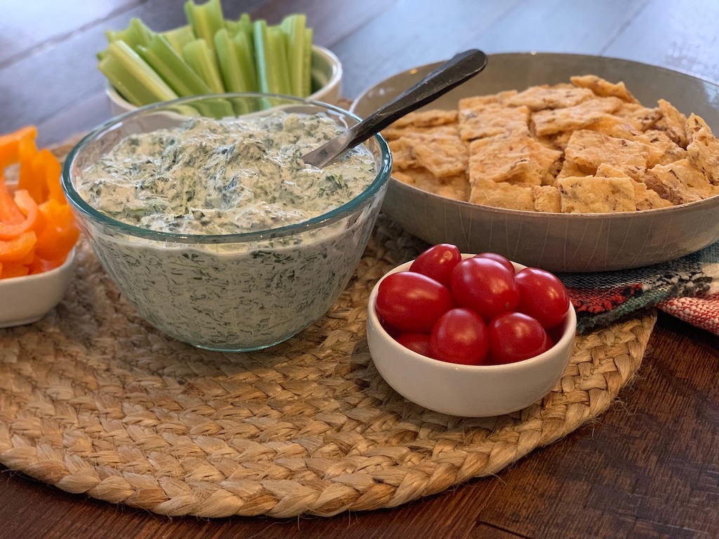 keto spinach dip with cucumbers, tomatoes and low-carb crackers 