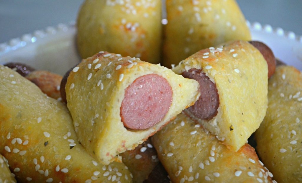 keto pigs in a blanket cut in half 