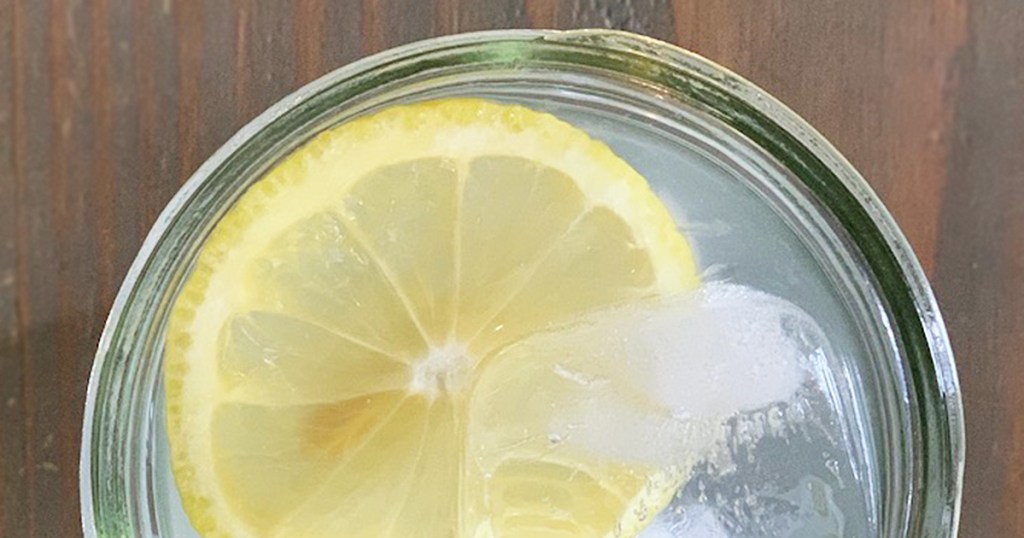 water with lemon