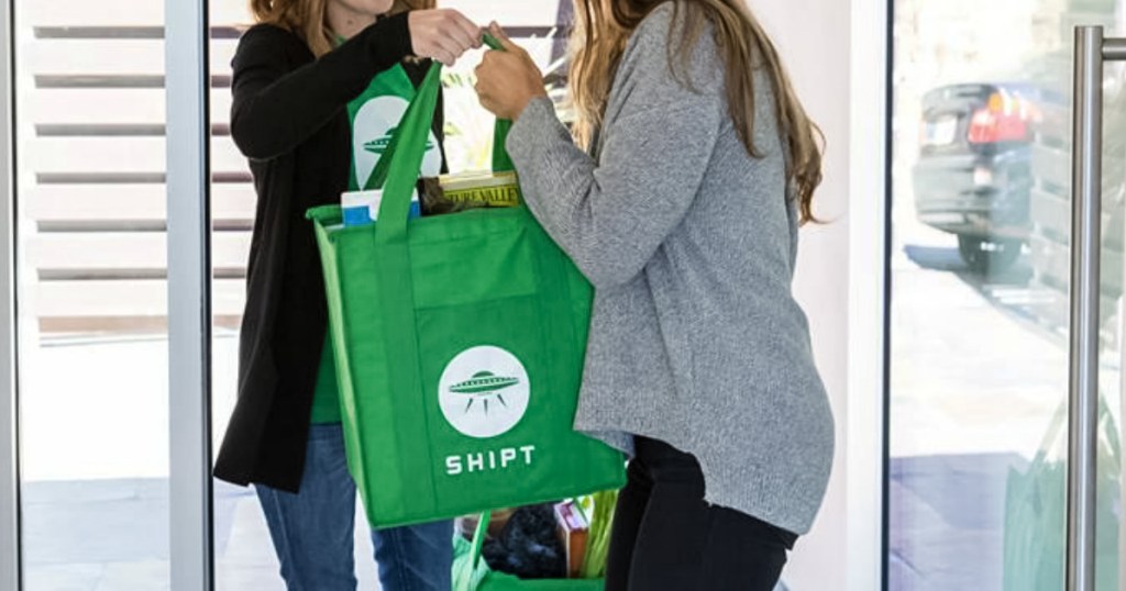 shipt shopper delivering groceries to home