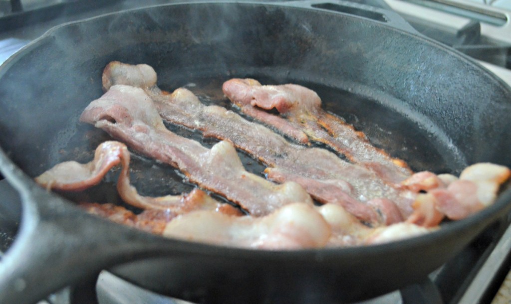cooking bacon in cast iron pan