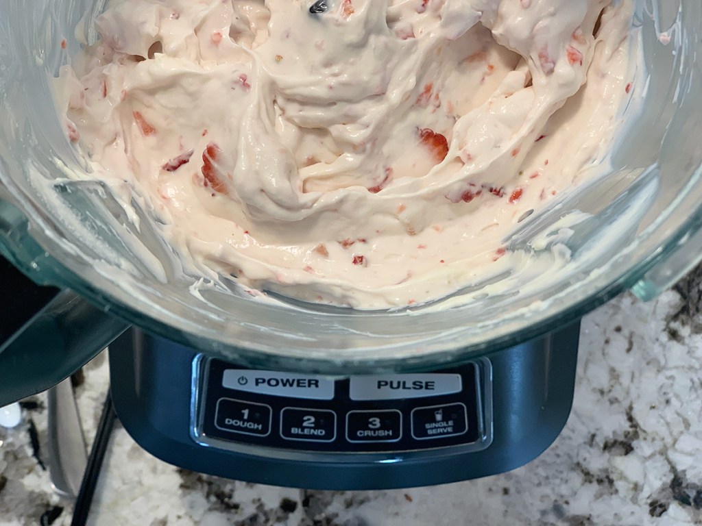 strawberry cheesecake popsicle mix in blender