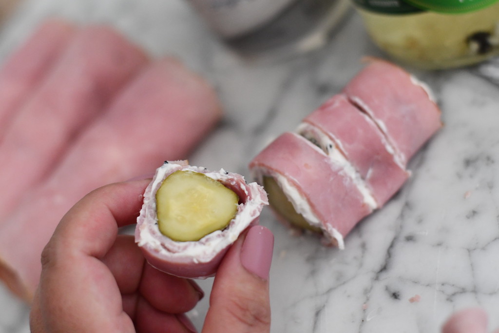 Sliced Low-Carb Ham and Cream Cheese Roll-Ups
