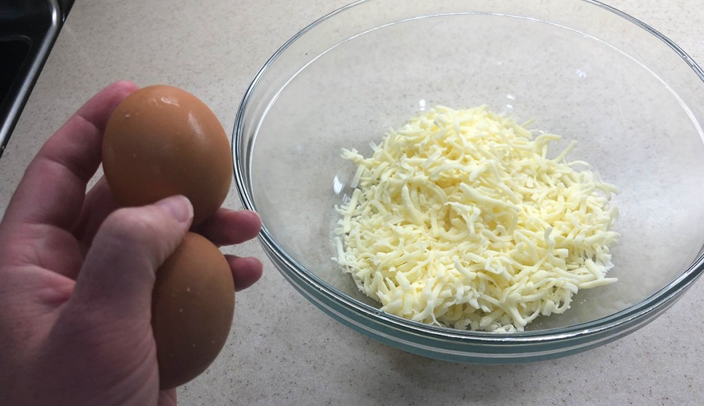 mixing mozzarella and eggs