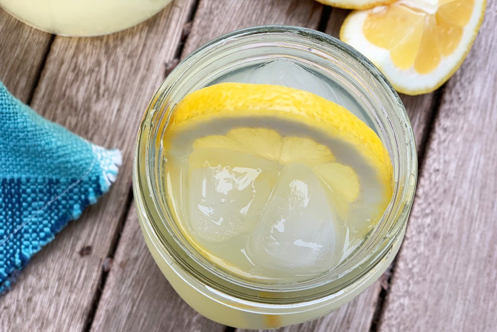 looking down on an ice cold glass of keto sparkling water wih lemon slice