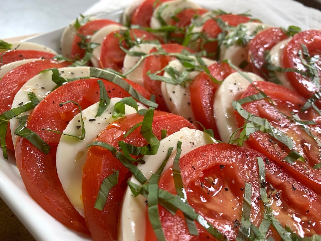 fresh tomatoes with mozzarella cheese on plate 