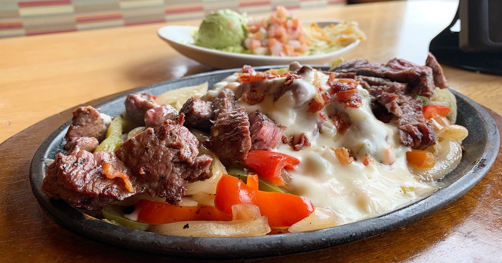 close up of applebee's fajita queso platter