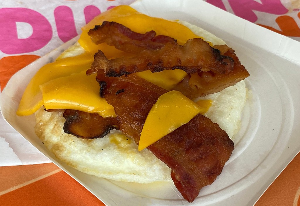 keto order of bacon egg cheese at dunkin donuts