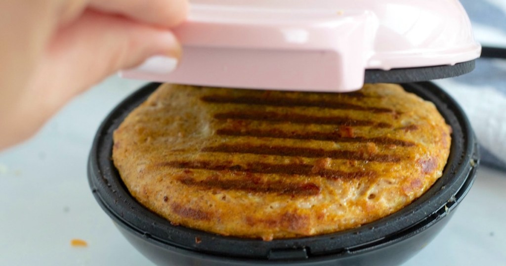 making keto chaffle in waffle maker 