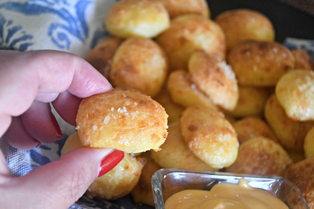 easy keto pretzel break bites as keto snack