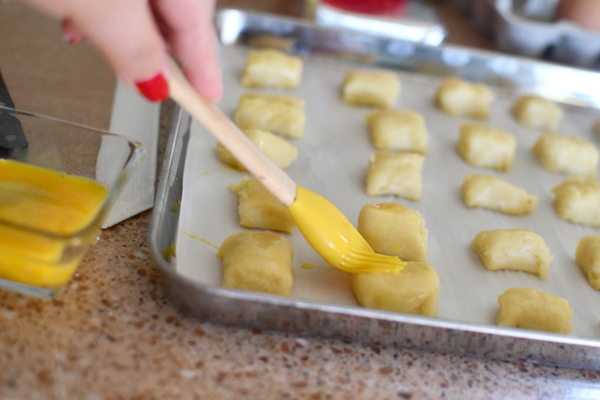 egg wash on small dough bites