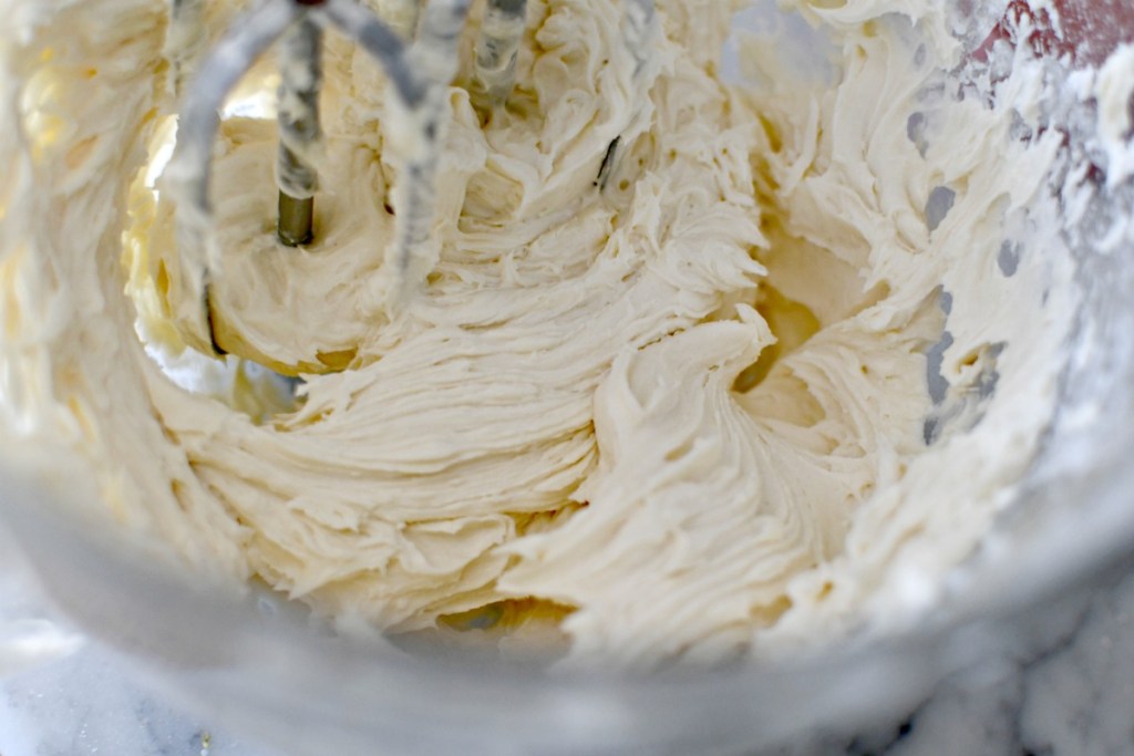 mixing keto buttercream frosting
