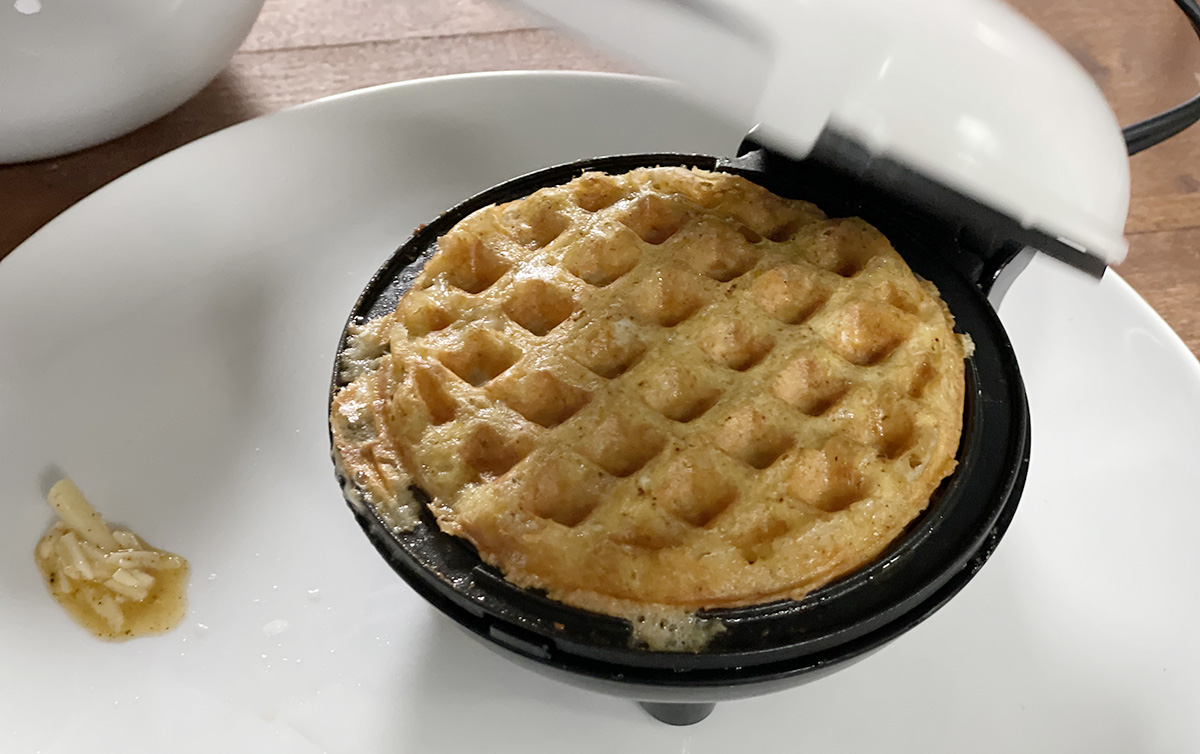 https://hip2keto.com/wp-content/uploads/sites/3/2019/08/taco-chaffle-waffle-maker.jpg?resize=1200%2C754&strip=all