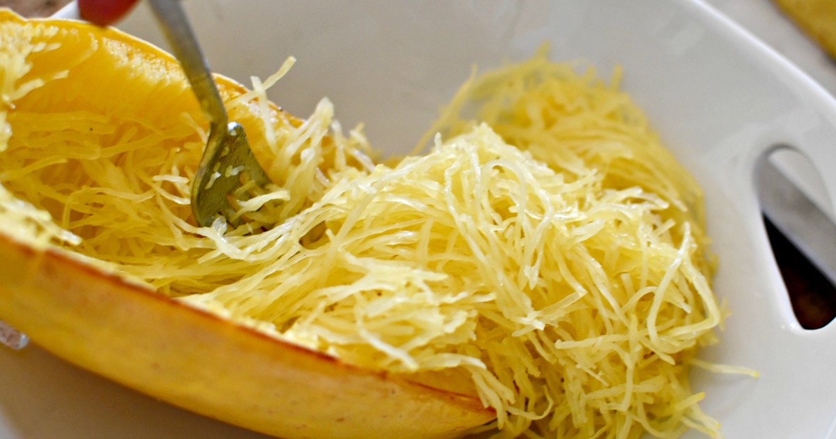 Here's how to easily prepare and cook the best spaghetti squash! 