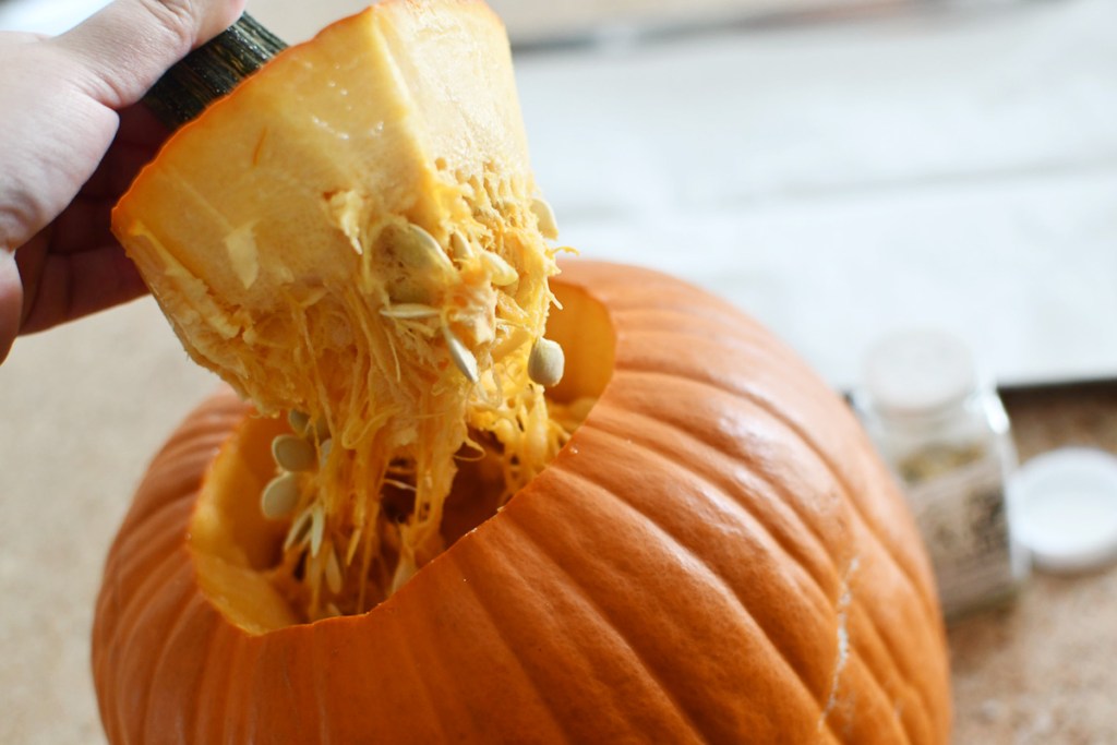 removing seeds from pumpkin