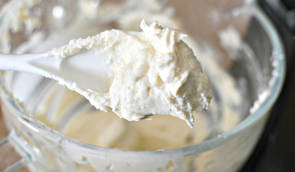 spoonful of keto cream cheese frosting