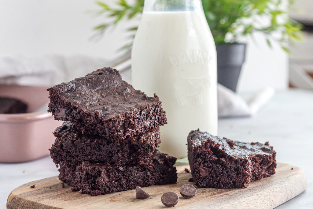 keto avocado brownies with milk