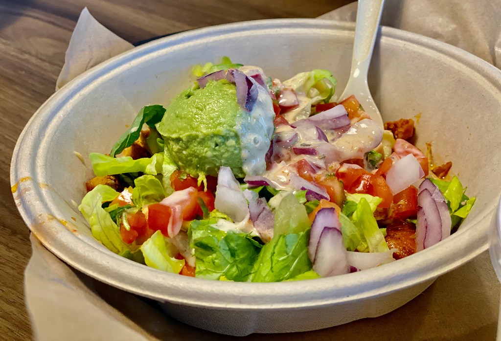 what is in a qdoba chicken protein bowl