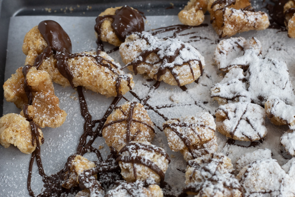 keto puppy chow on pan with chocolate drizzle 