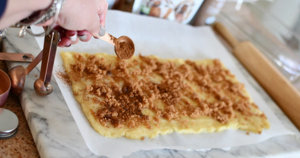 adding cinnamon to keto cinnamon rolls 