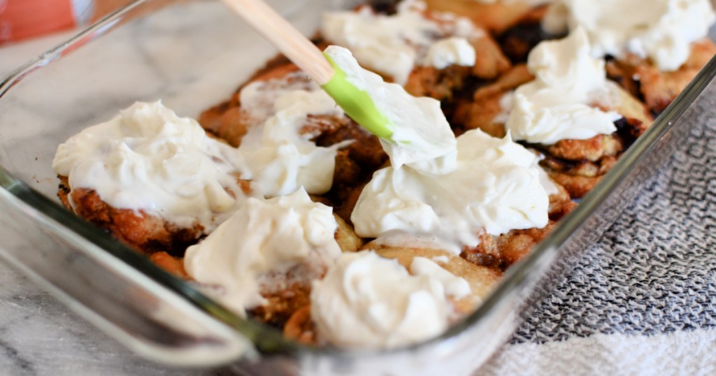 frosting keto cinnamon rolls