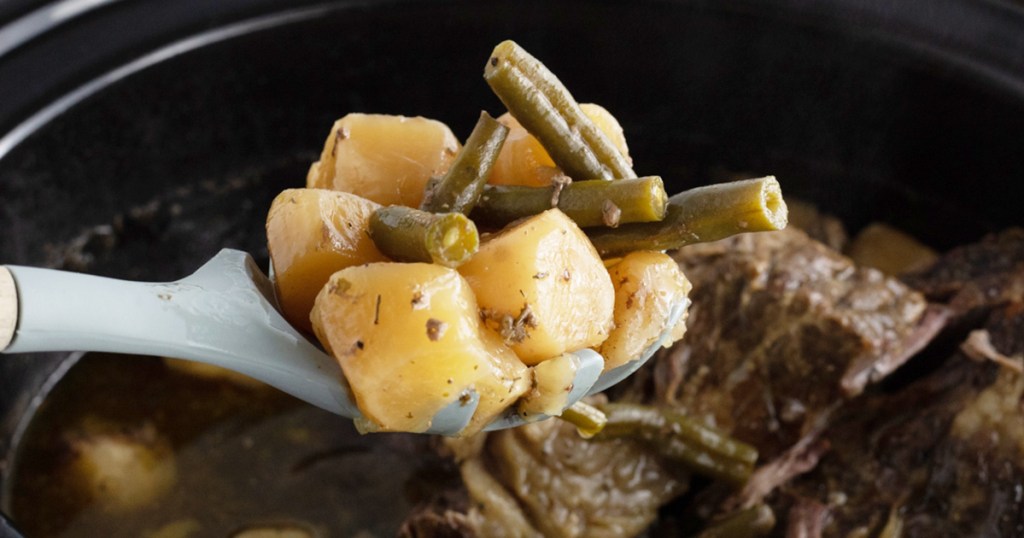 Crockpot pot roast with green beans