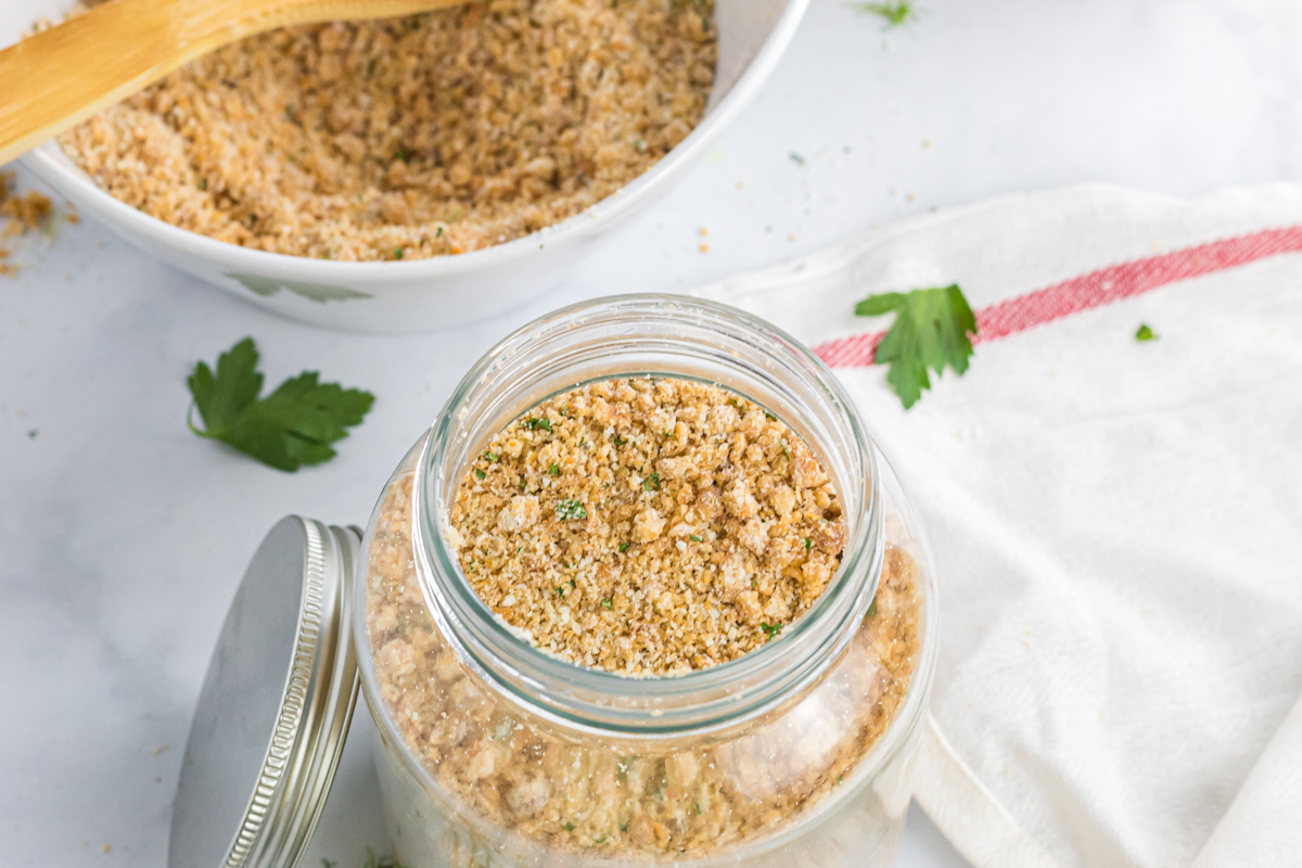 jar and bowl of keto-friendly bread crumbs