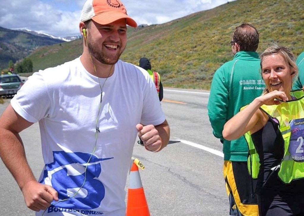 man running in race