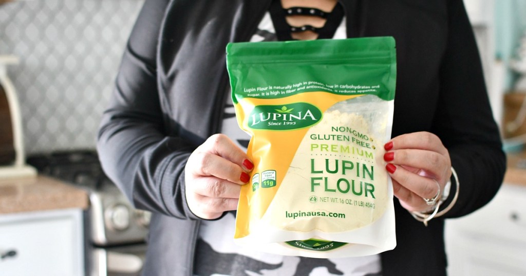 woman holding lupin flour