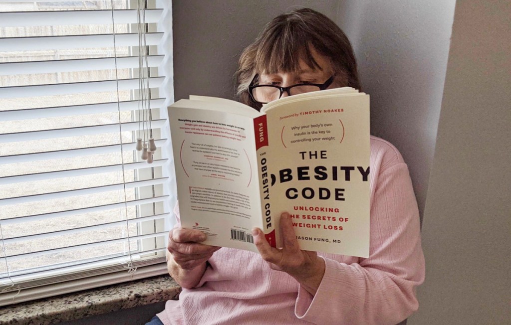 woman reading the obesity code